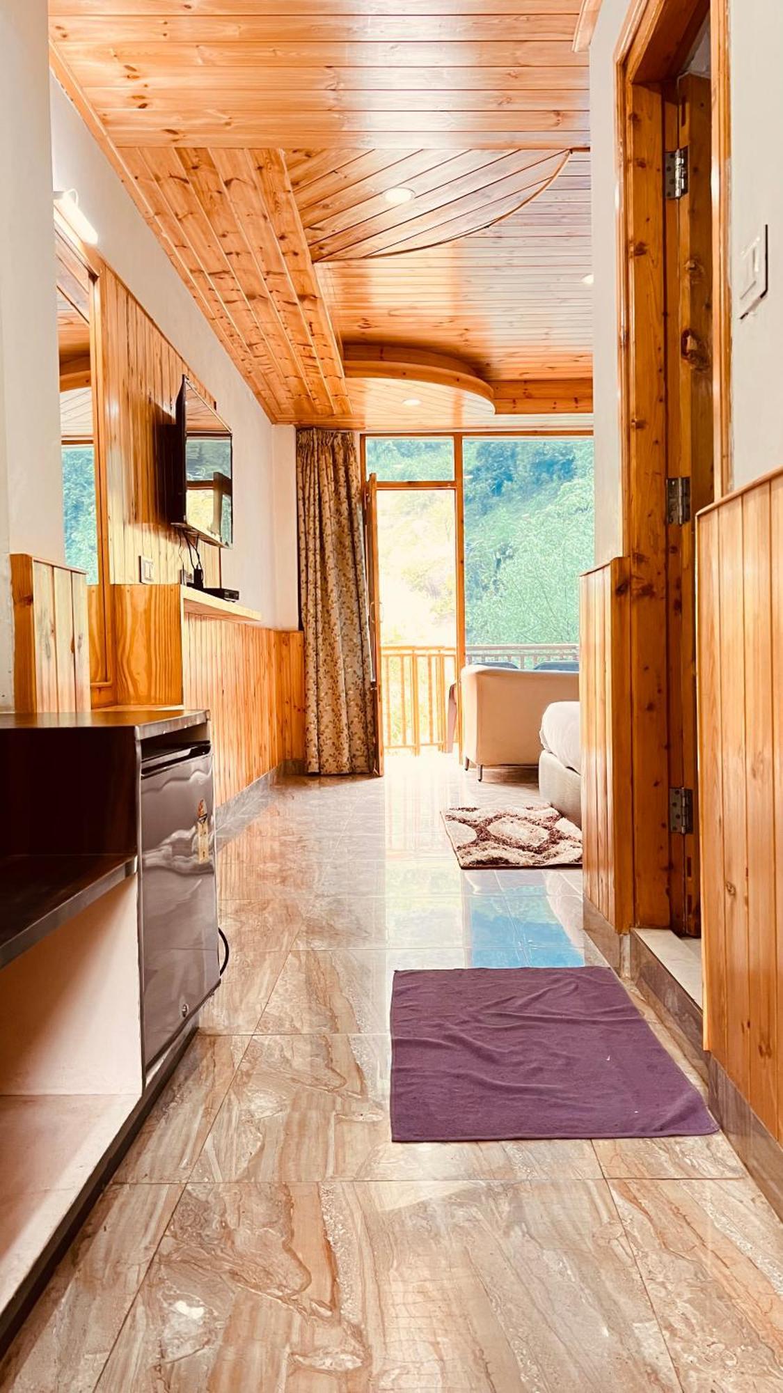 Himalayan Hill Queen Resort, Manali M98160-43400 Exterior photo