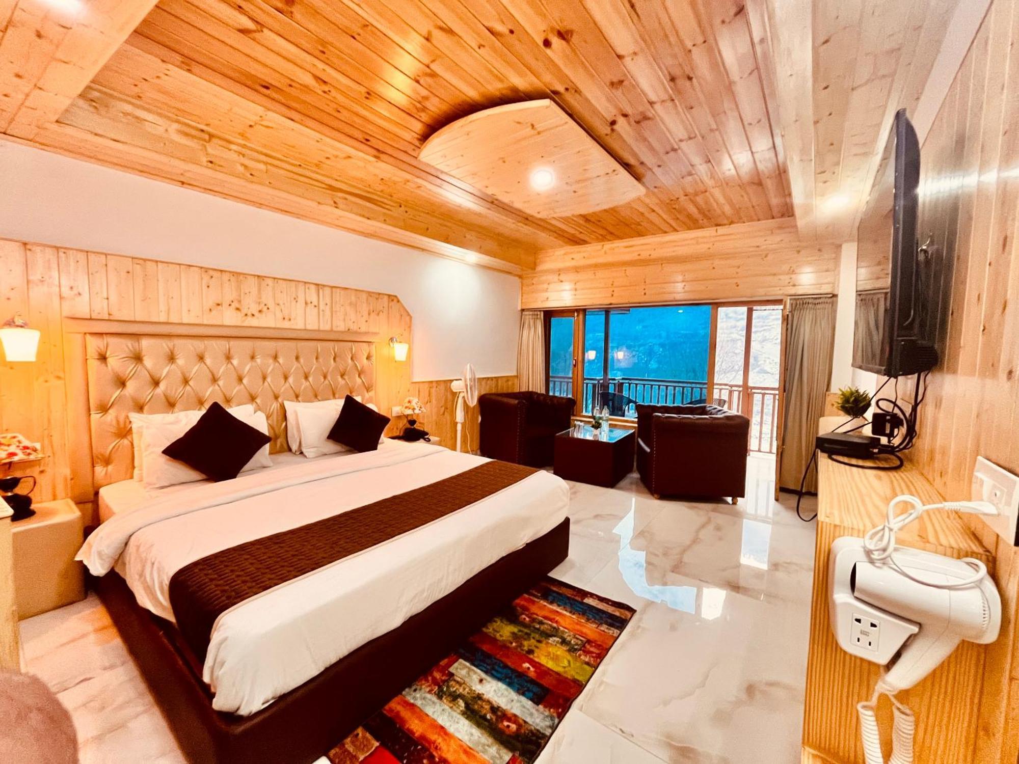 Himalayan Hill Queen Resort, Manali M98160-43400 Exterior photo