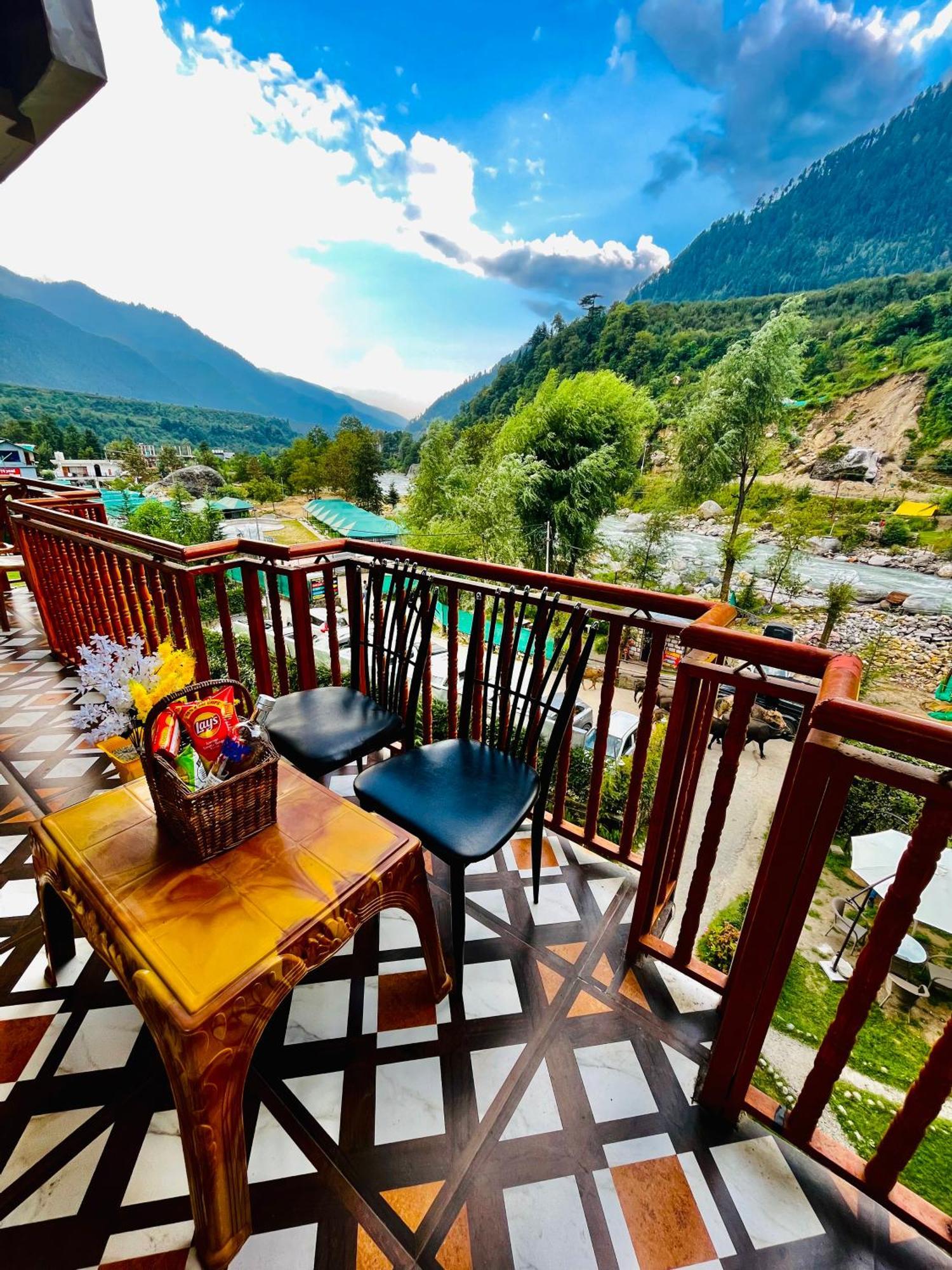 Himalayan Hill Queen Resort, Manali M98160-43400 Exterior photo