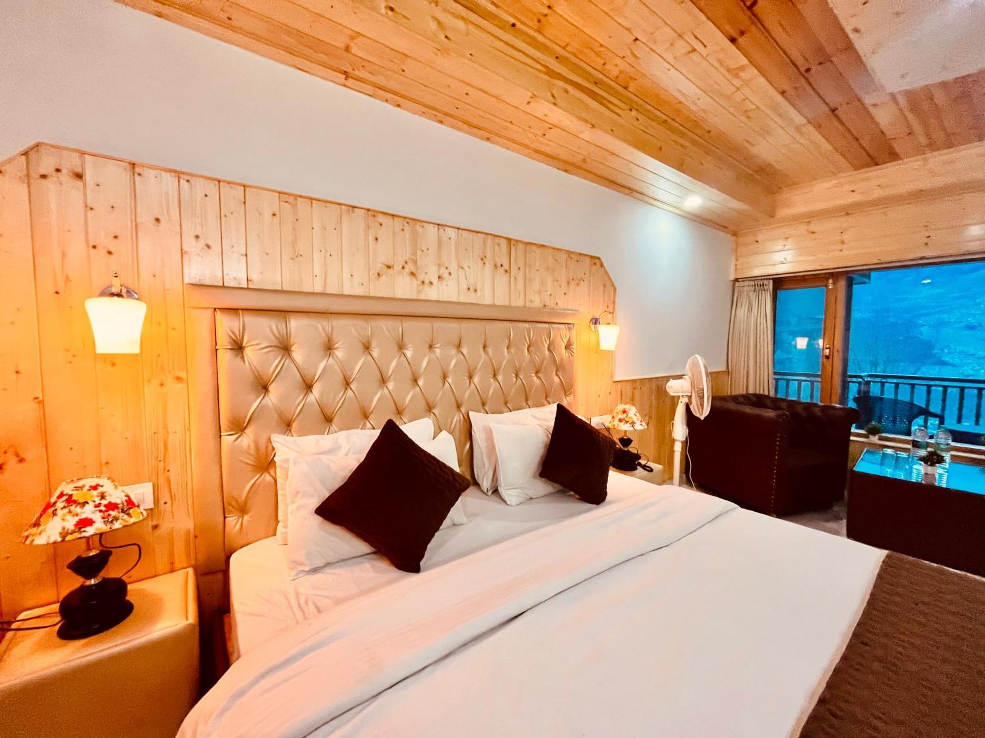 Himalayan Hill Queen Resort, Manali M98160-43400 Exterior photo