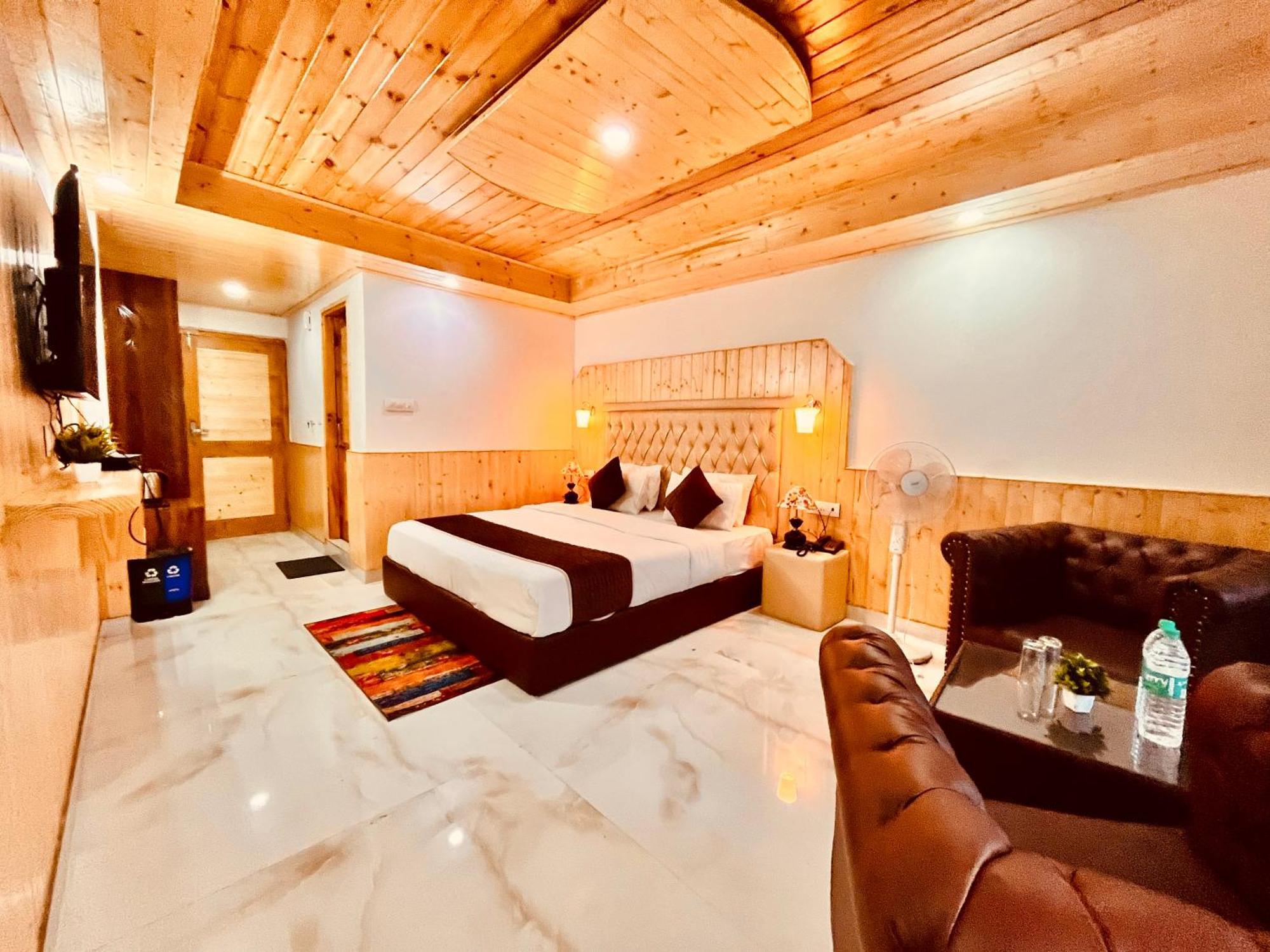 Himalayan Hill Queen Resort, Manali M98160-43400 Exterior photo