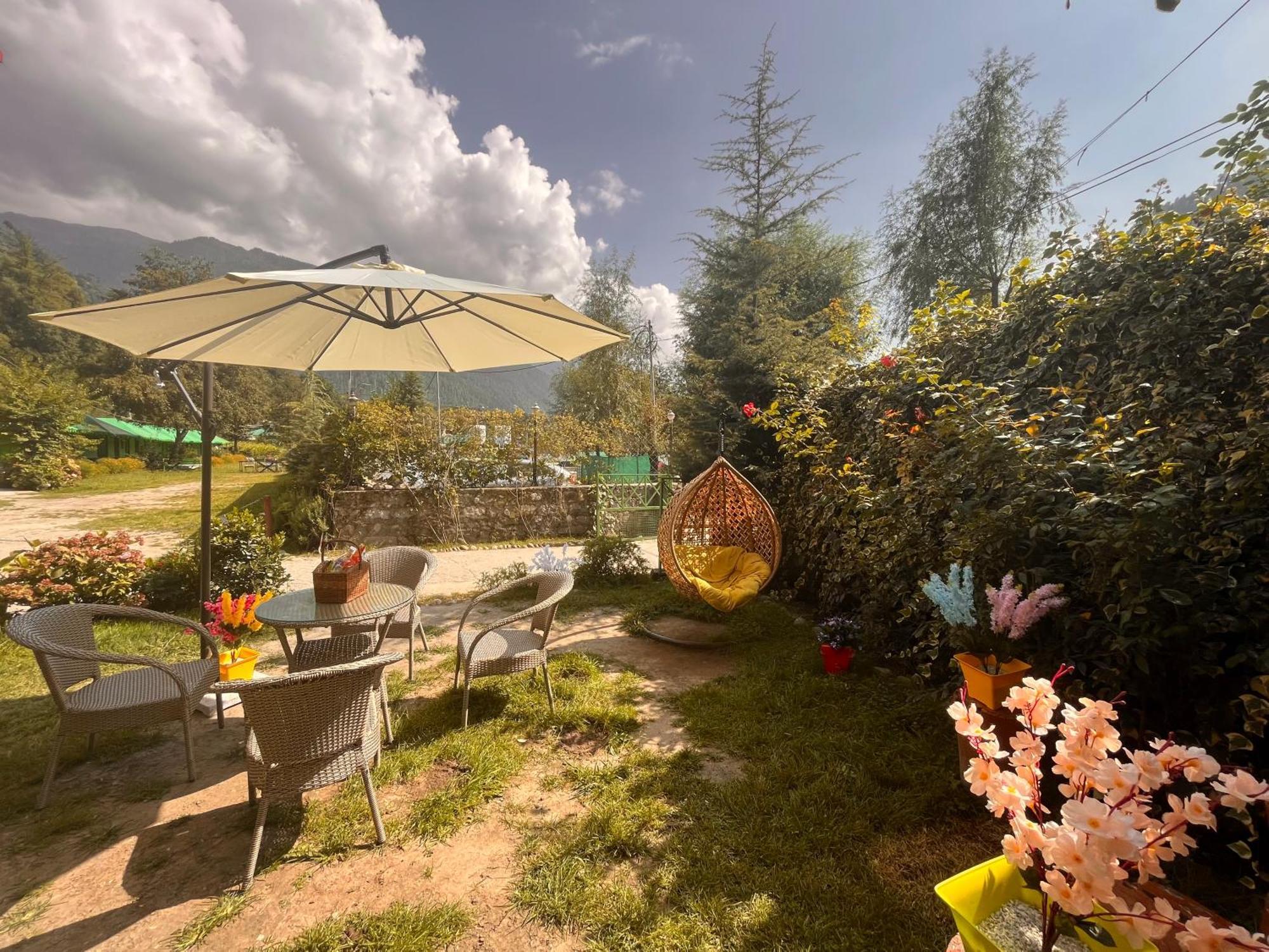 Himalayan Hill Queen Resort, Manali M98160-43400 Exterior photo