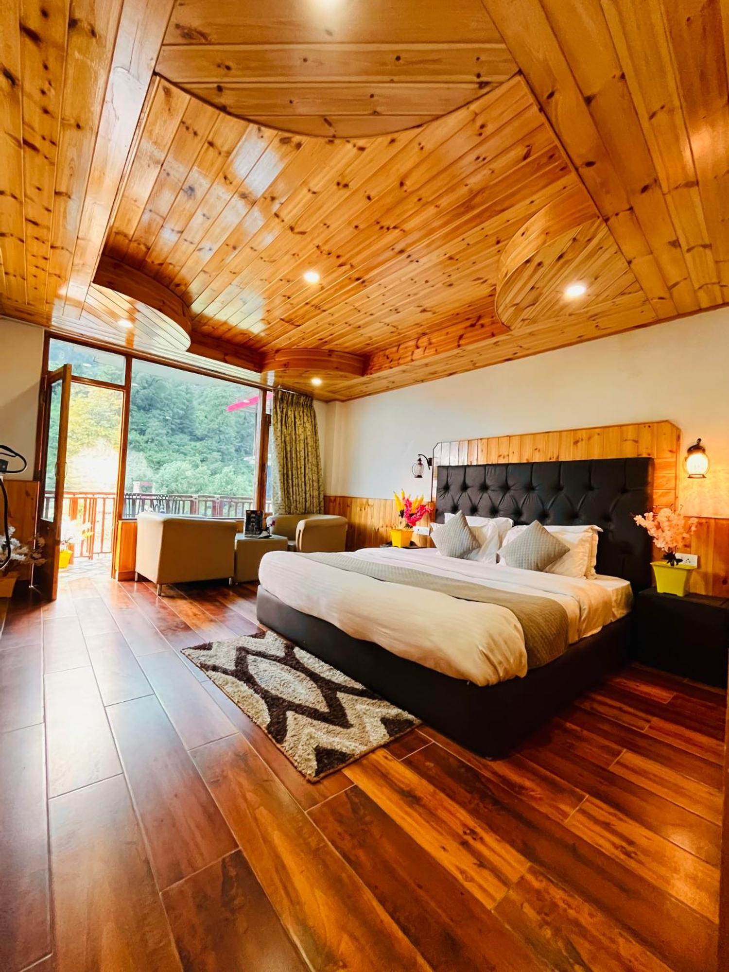 Himalayan Hill Queen Resort, Manali M98160-43400 Exterior photo
