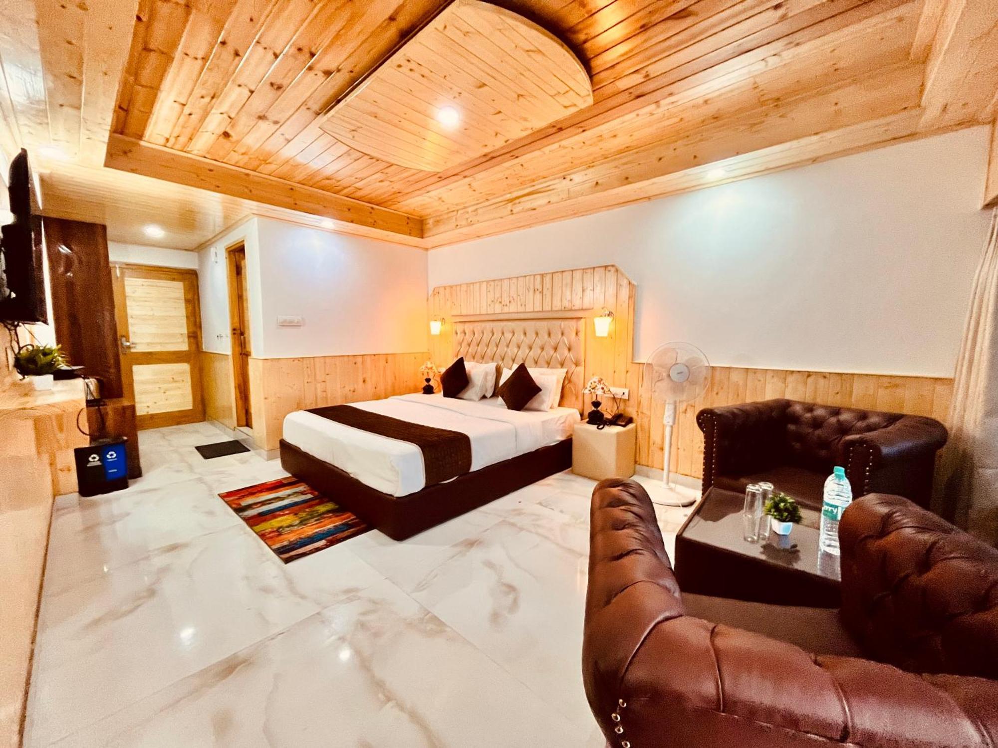 Himalayan Hill Queen Resort, Manali M98160-43400 Exterior photo