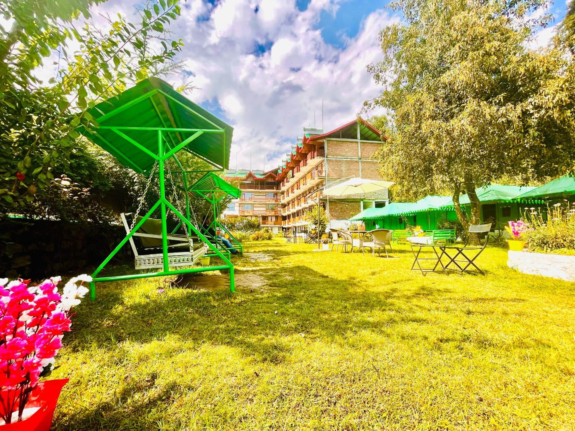 Himalayan Hill Queen Resort, Manali M98160-43400 Exterior photo