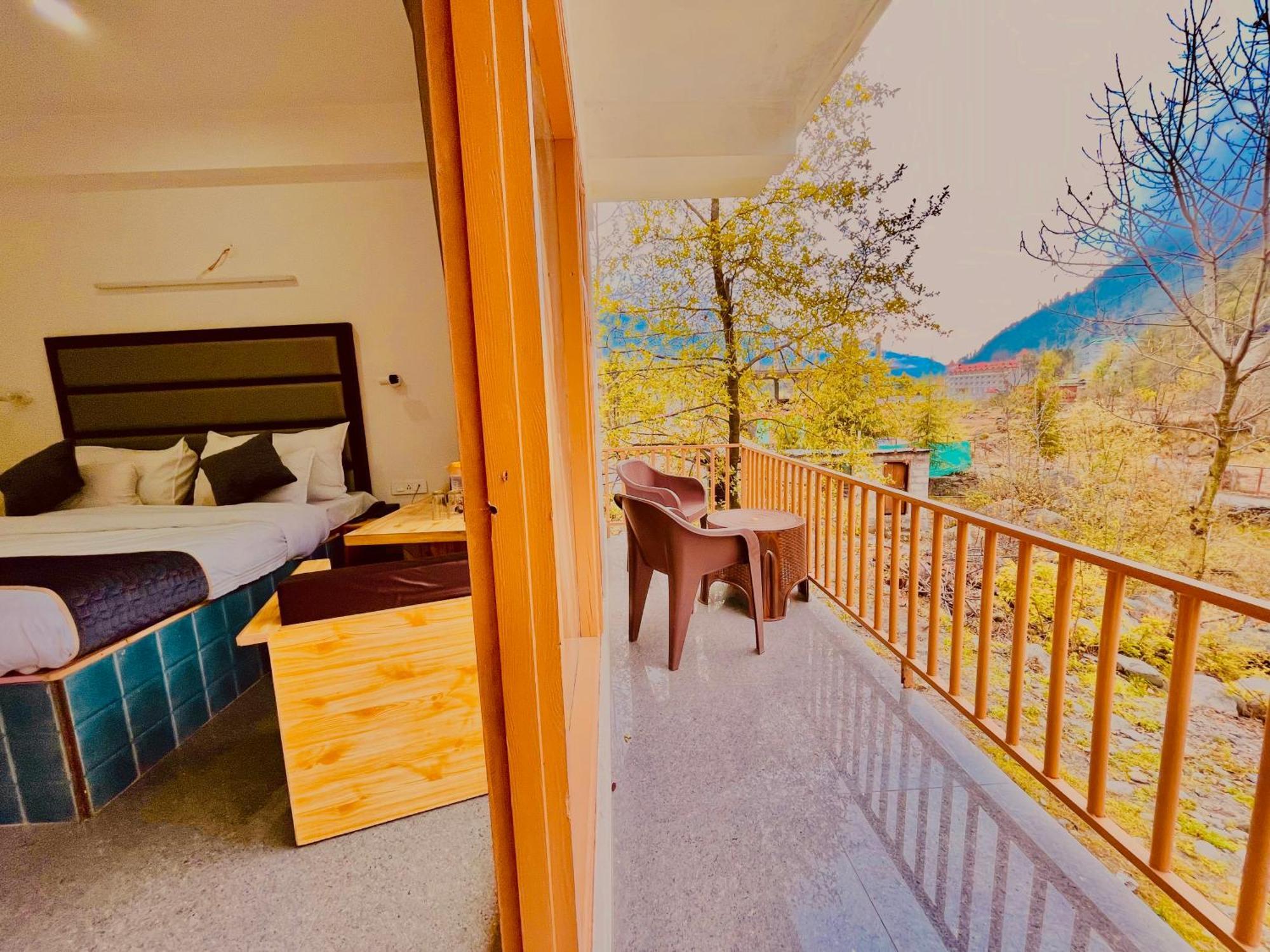 Himalayan Hill Queen Resort, Manali M98160-43400 Exterior photo