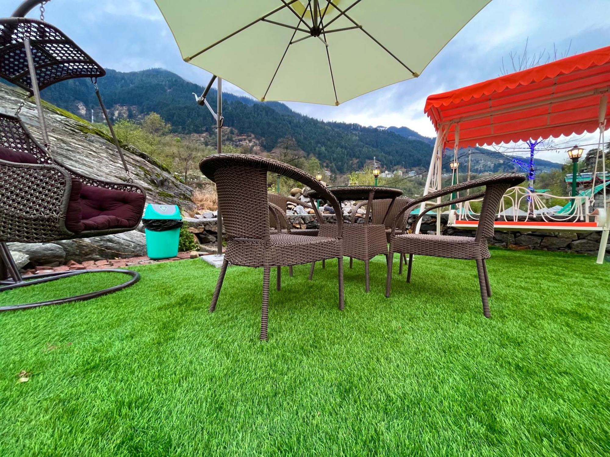 Himalayan Hill Queen Resort, Manali M98160-43400 Exterior photo
